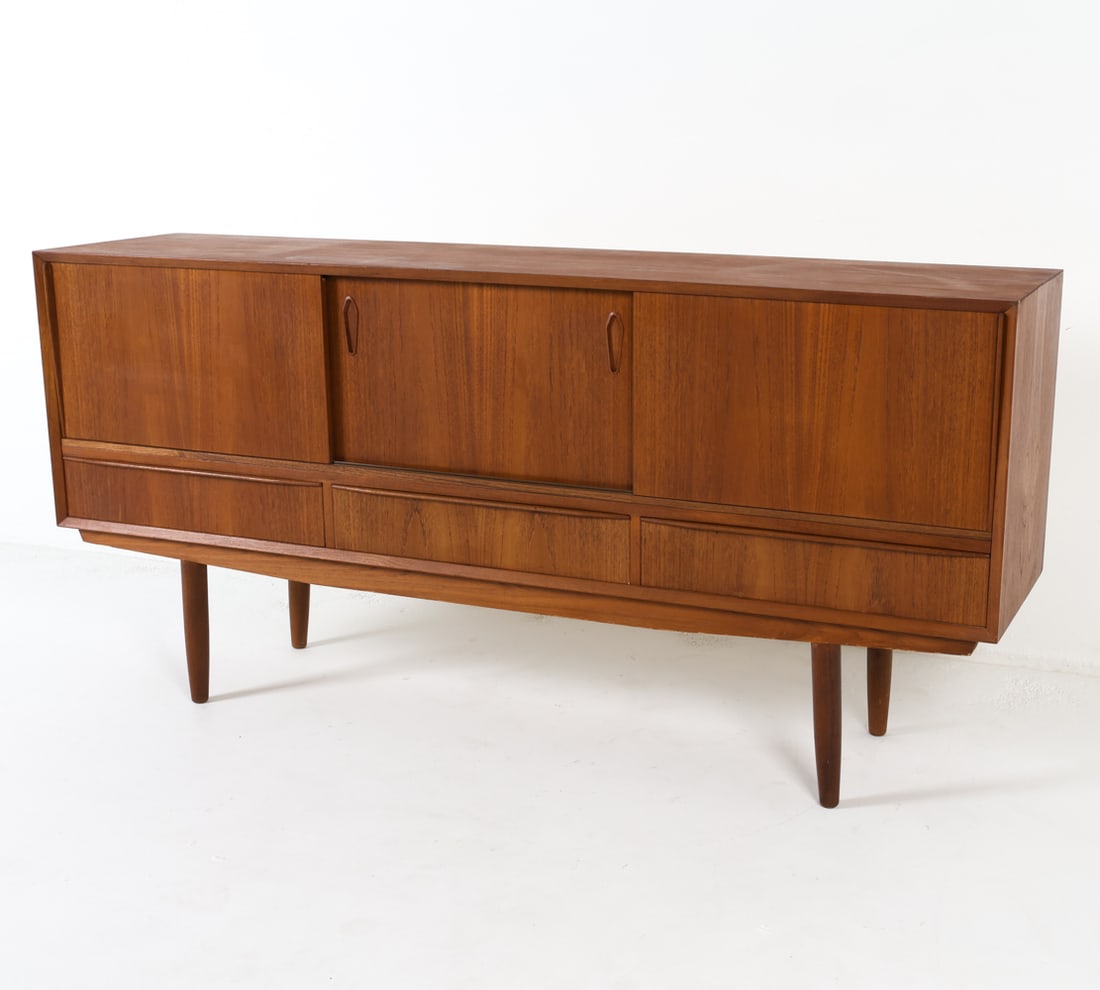 MID-CENTURY DANISH TEAK SIDEBOARD C. 1960S (1 of 17)