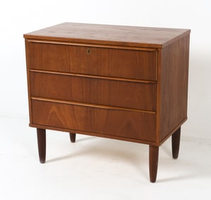 MID-CENTURY DANISH TEAK CHEST OF DRAWERS C. 1960S