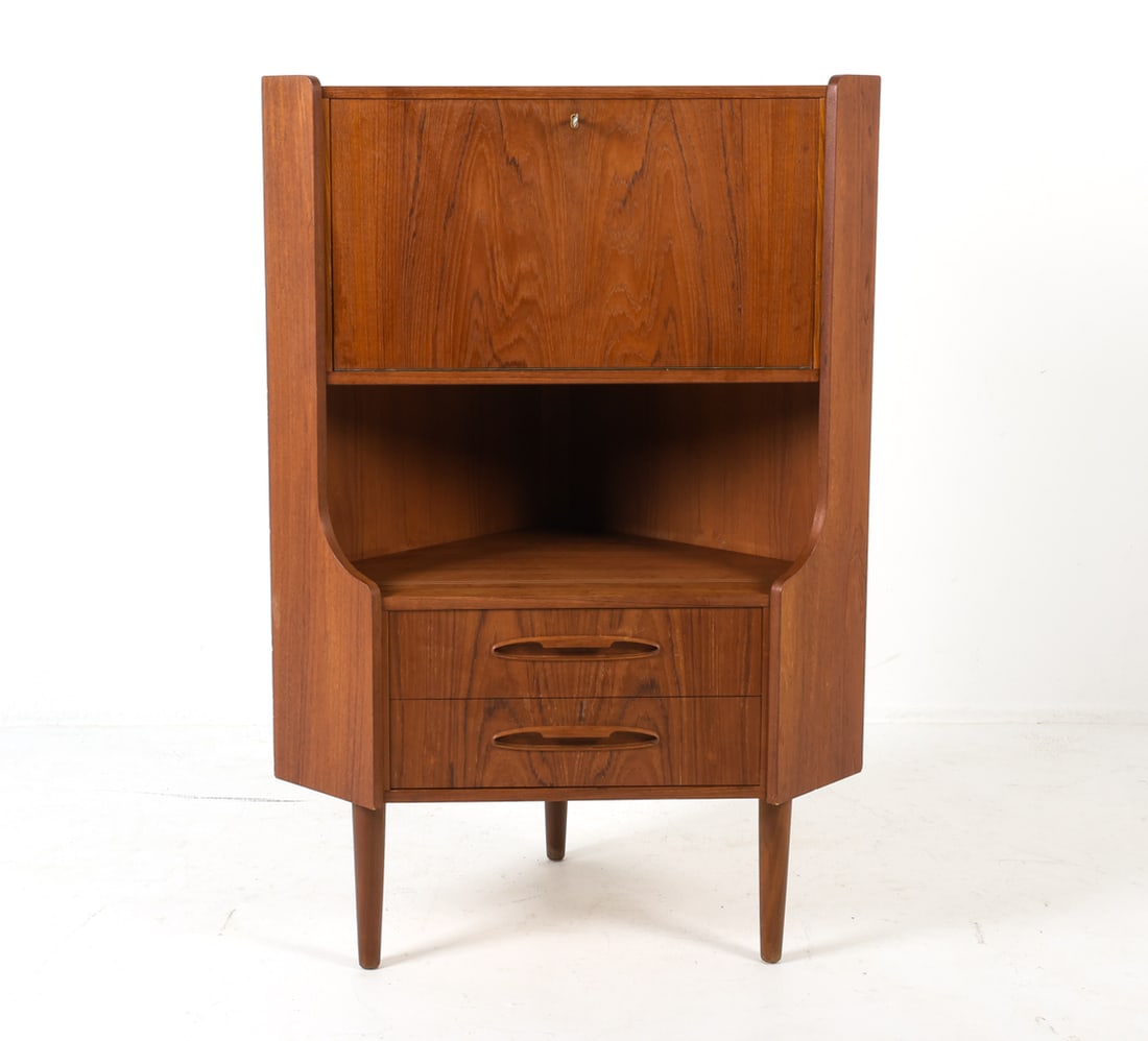 AULUM MOBELFABRIK DANISH TEAK CORNER CABINET 1960S (1 of 14)