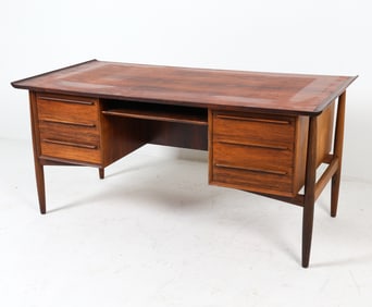 ARNE VODDER DANISH ROSEWOOD DESK C. 1970S