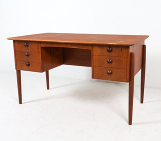 ARNE VODDER STYLE DANISH TEAK DESK C. 1960S