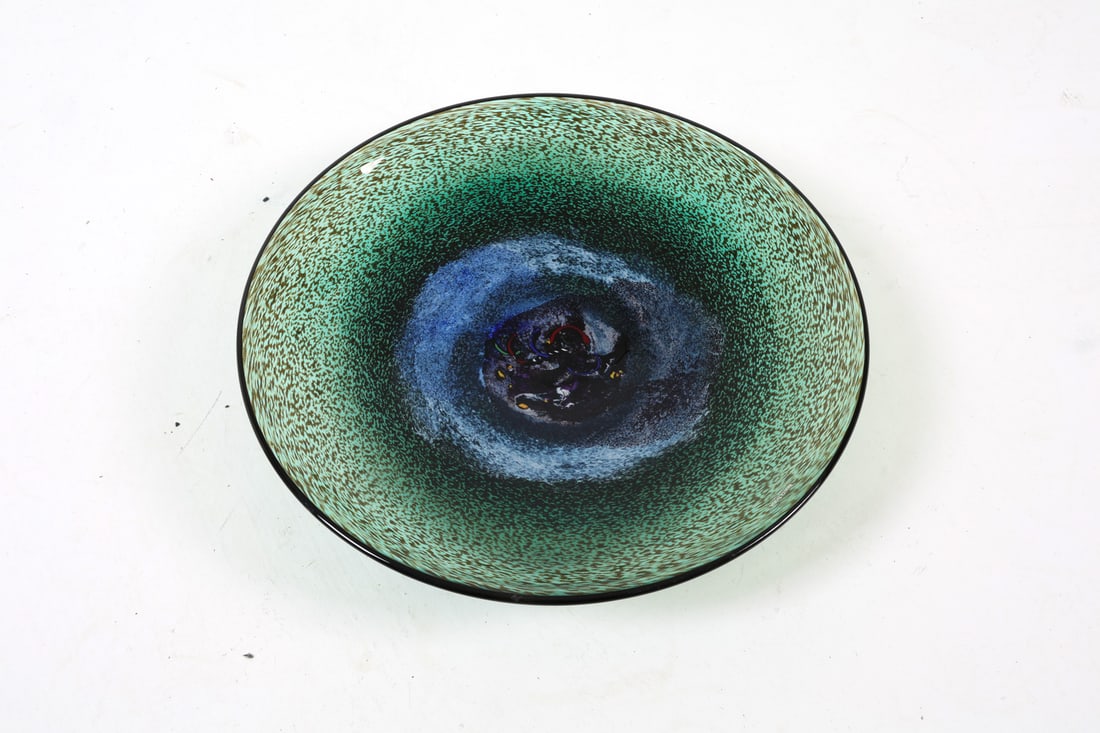 BERTIL VALLIEN FOR KOSTA BODA ART GLASS CHARGER: From the Meteor Collection. Tag to top edge and signed underneath. Dimensions: Dia. 14.5" x D 3". Condition: Faint surface scratches.