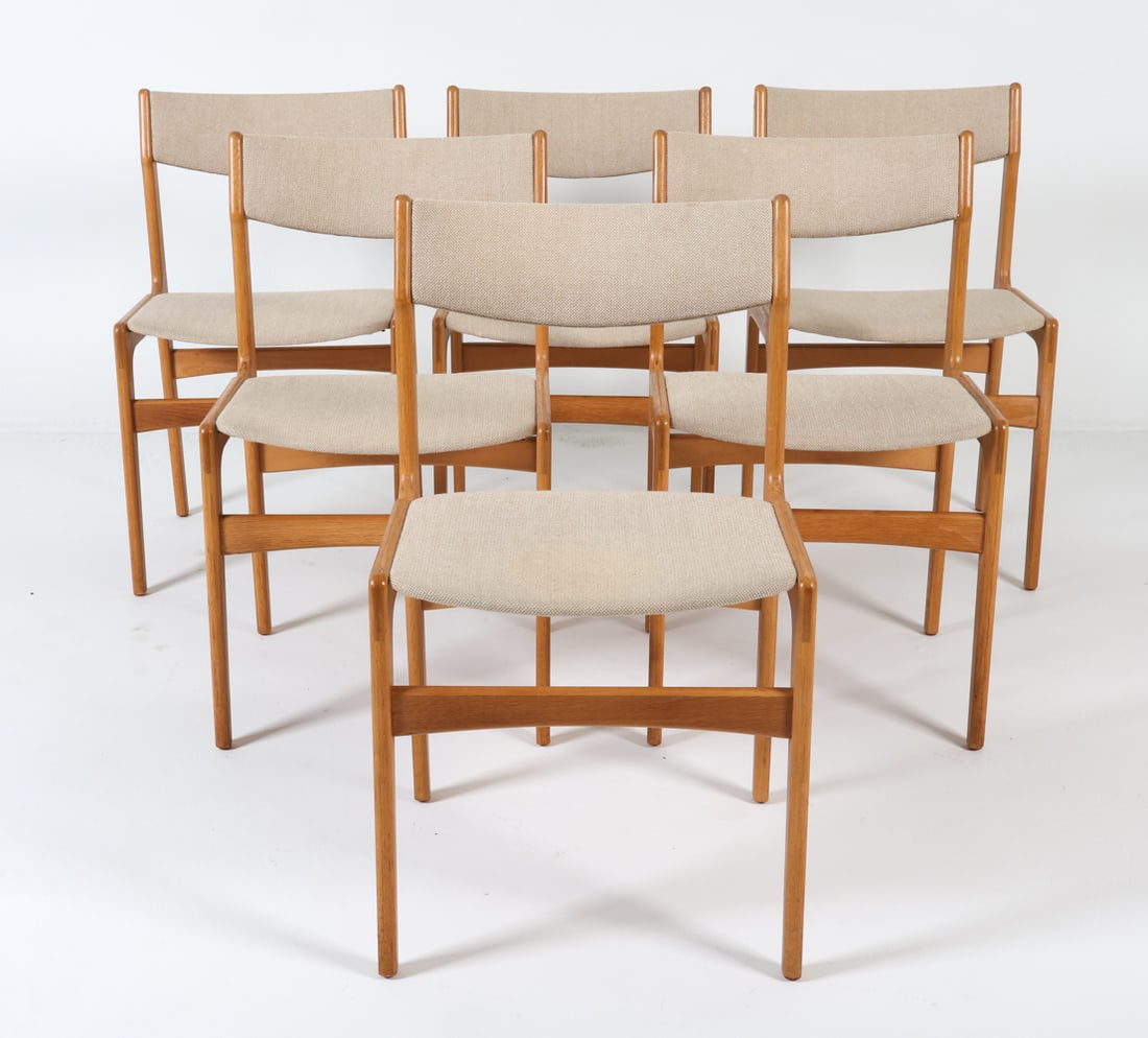 (6) ERIK BUCH STYLE DANISH OAK DINING CHAIRS: Circa 1960's Dimensions: H 32" x W 19"x D 17", SH 19" Condition: Oak frames have minor scuffs and marks. Presents well overall. DMO012