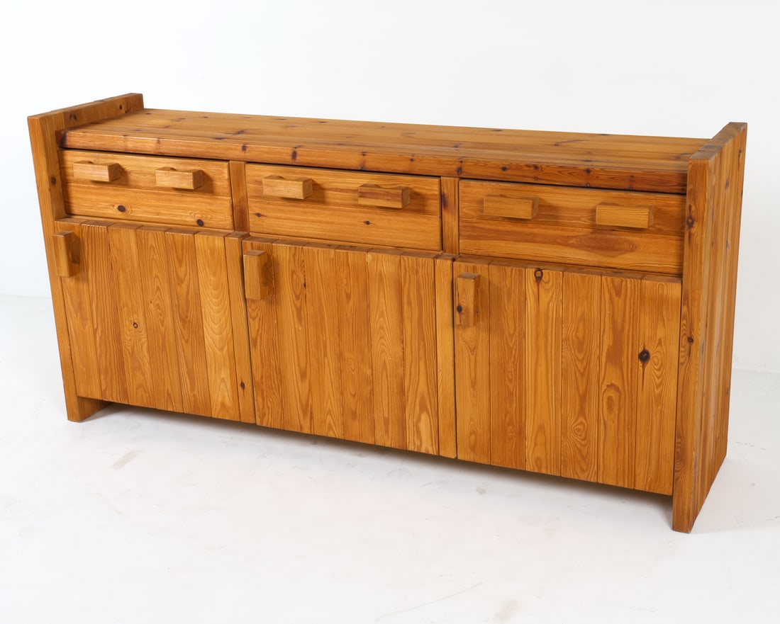 HANS FRYDENDAL "CHRISTIAN IV" PINE SIDEBOARD (1 of 13)