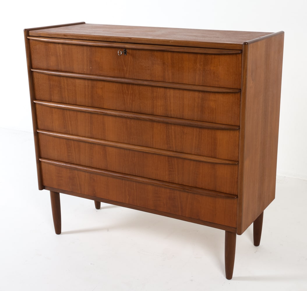 MID-CENTURY DANISH TEAK CHEST OF DRAWERS: Includes (1) Key Dimensions: H 36.5" x W 38.25" x D 15.25" Condition: Light dings to edges. Blemishes to drawer interiors. Presents well overall. GCD034