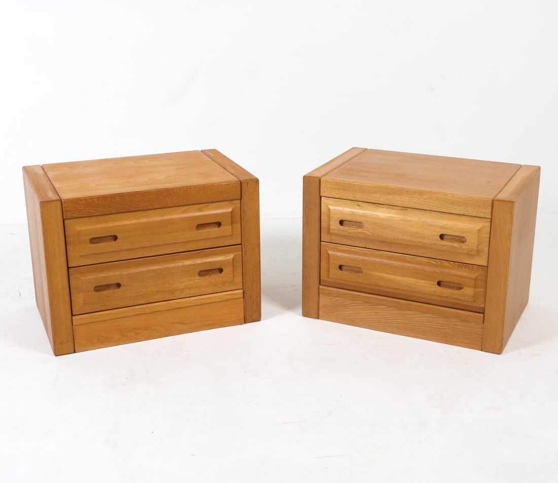 PAIR OF DANISH OAK NIGHT STAND CHESTS: Dimensions: H 17.5" x W 23.75" x D 15.5" Condition: Scattered scuffs and marks to surfaces. Wear consistent with age and use. GCD189