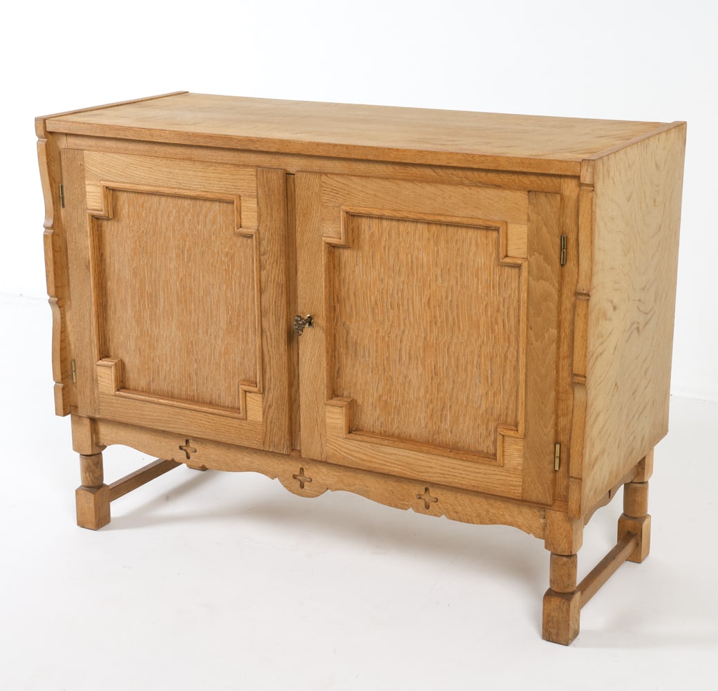 KJAERNULF STYLE DANISH OAK CABINET C. 1970S (1 of 17)