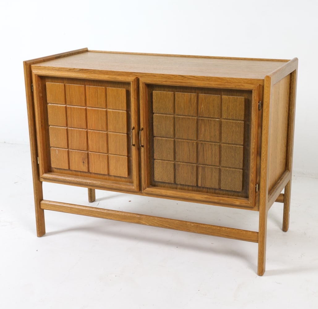 KJAERNULF STYLE DANISH OAK CABINET C. 1970S (1 of 19)