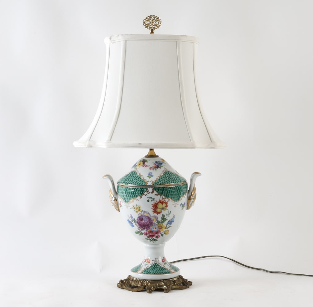CHELSEA HOUSE PORCELAIN TABLE LAMP (1 of 17)