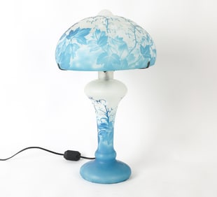 ART GLASS TABLE LAMP