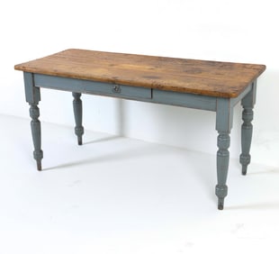 COUNTRY FARMHOUSE STYLE PINE TABLE