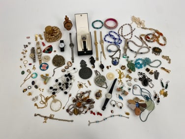 GROUPING OF COSTUME JEWELRY