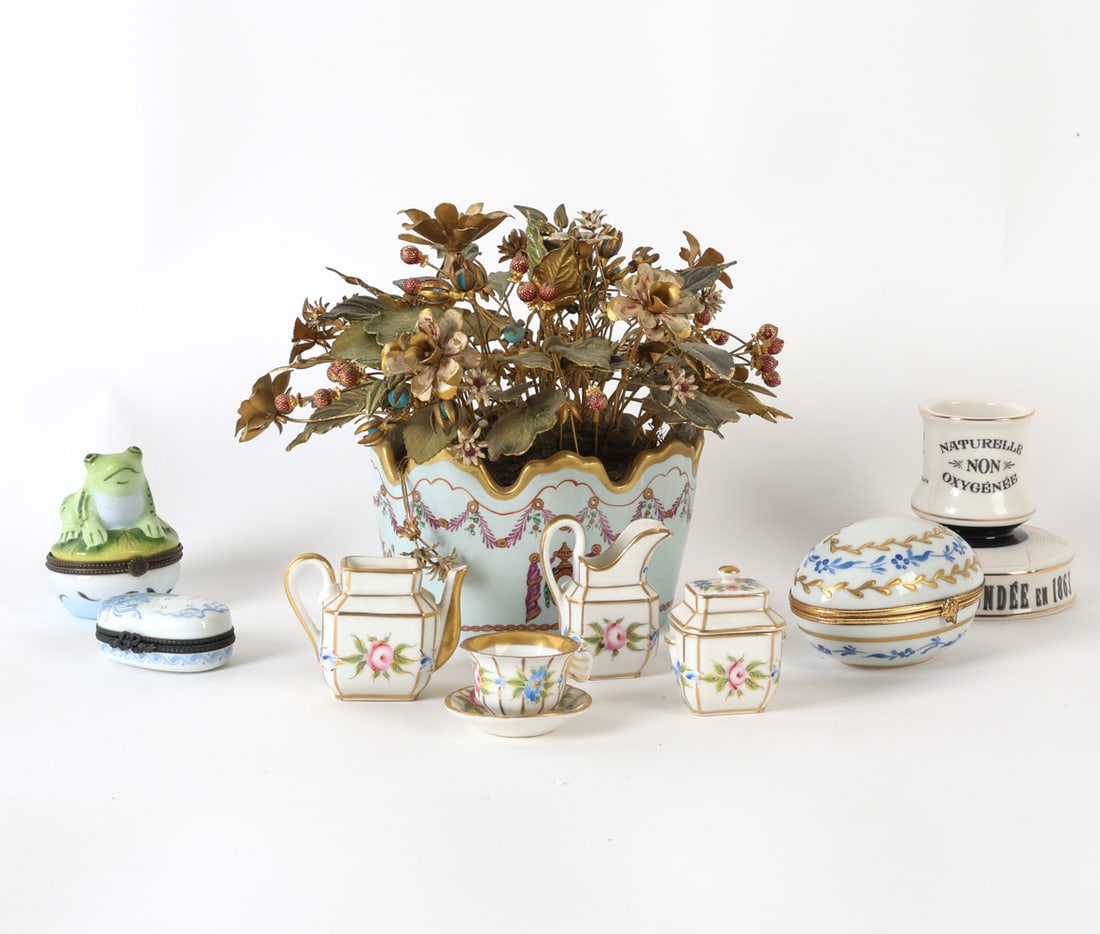 DECORATIVE PORCELAIN GROUPING INC. LIMOGES (1 of 14)