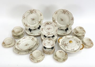GROUPING OF THEODORE HAVILAND ROSALINDE PORCELAIN
