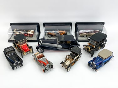 GROUPING OF VINTAGE MODEL CARS