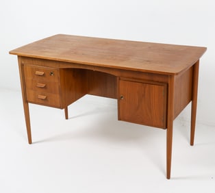 MID-CENTURY SCANDINAVIAN TEAK DESK C. 1960S