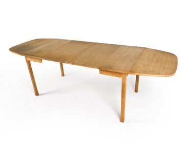 MID-CENTURY DANISH OAK EXPANDING DINING TABLE