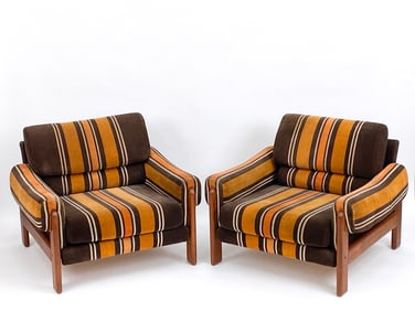 PAIR OF MID-CENTURY TEAK LOUNGE CHAIRS, C. 1970S