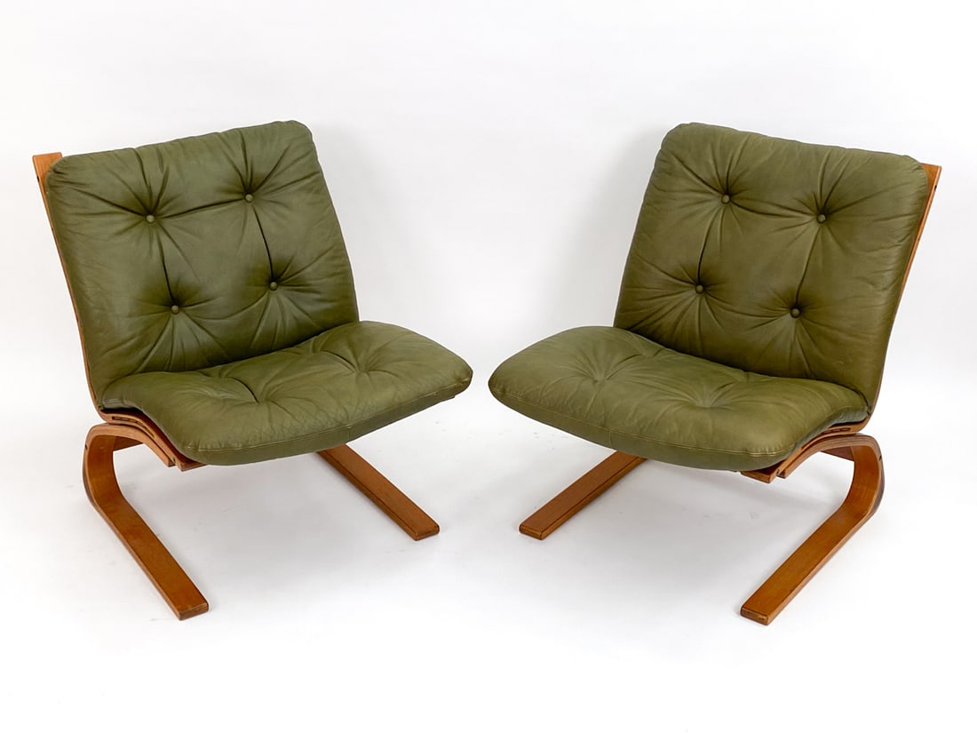 PAIR SOLHEIM FOR RYKKEN 'KENGU' CHAIRS: Pair of leather and bentwood low-back chairs by Elsa & Nordahl Solheim for Rybo Rykken. Tufted green leather and bent laminated beechwood. Norway, circa 1970s. Marked on underside of legs. Dimensions: