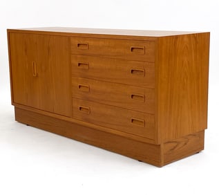 POUL HUNDEVAD RARE DANISH TEAK SIDEBOARD, C. 1960S