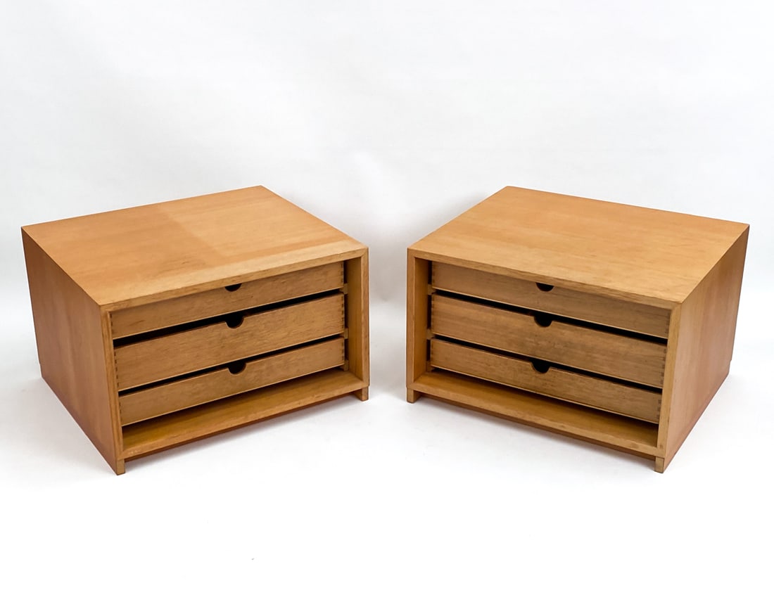PAIR OF BORGE MOGENSEN OAK NIGHTSTANDS, C. 1960S (1 of 14)