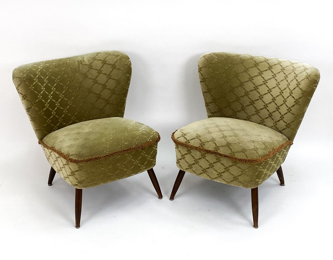 PAIR OF DANISH SLIPPER LOUNGE CHAIRS, C. 1960S: Unmarked. Dimensions: H 28.5" x W 27" x D 30" x SH 16" Condition: Very light wear consistent with age and use. PM185