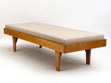 MID-CENTURY OAK DAYBED, C. 1970S