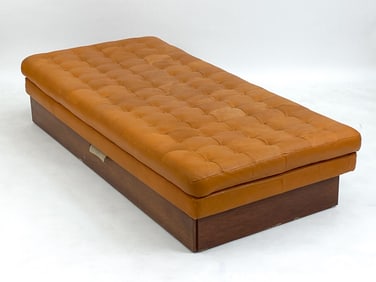MID-CENTURY TUFTED LEATHER DAYBED