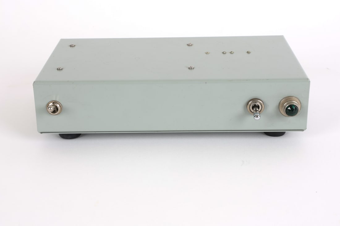 HANDMADE STEREO TURNTABLE PREAMP (1 of 13)