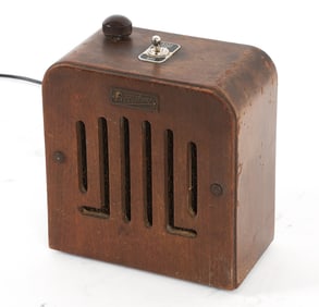 HANDMADE MINI BLUETOOTH SPEAKER IN 1940S CABINET
