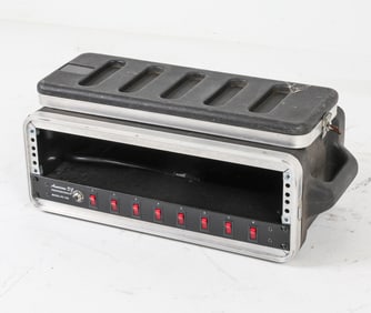 SKB 3-SPACE SHALLOW EFFECTS RACK W/ POWER DISTRO