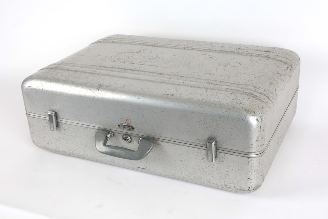 VINTAGE HALLIBURTON ZERO TRAVEL CASE (1 of 16)