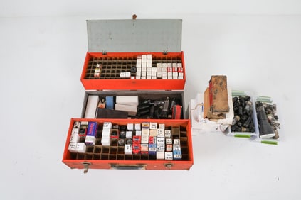 VINTAGE VACUUM TUBES & GE TUBE CASE GROUP