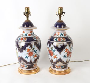 PAIR OF IMARI PORCELAIN URN TABLE LAMPS