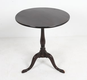 GEORGIAN STYLE MAHOGANY TILT TOP TABLE