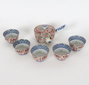 JAPANESE PORCELAIN GROUPING
