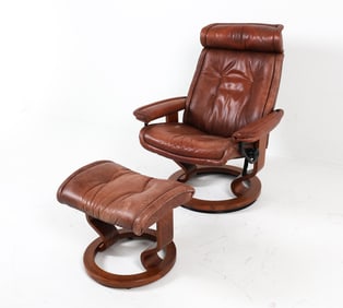 EKORNES STRESSLESS LOUNGE CHAIR & OTTOMAN