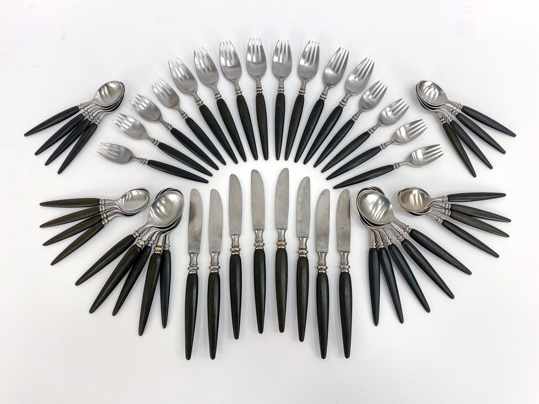 GUILDCRAFT MID-CENTURY STAINLESS FLATWARE GROUPING (1 of 12)
