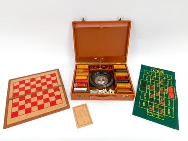 VINTAGE BAKELITE MULTI-GAME TRAVEL SUITCASE