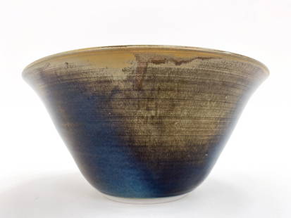 STUDIO POTTERY BOWL: Glazed ceramic bowl, signed Hannes on underside. Dimensions: H 4.75" x Dia 10.25" Condition: Couple minor scratches.
