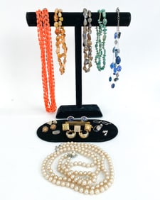 GROUPING OF COSTUME JEWELRY