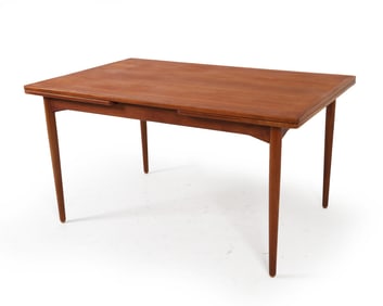 MID-CENTURY DANISH TEAK EXTENDING TABLE C. 1970S