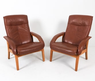 PAIR OF RECLINING OAK & LEATHER LOUNGE CHAIRS