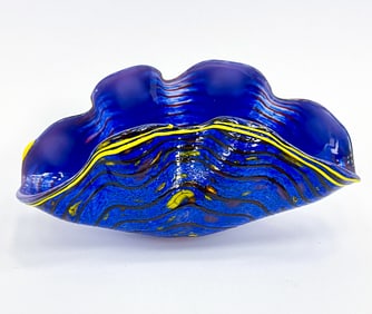 DALE CHIHULY CLAM FORM HAND-BLOWN GLASS VASE