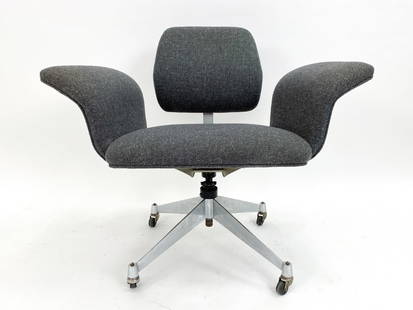 GEORGE NELSON FOR HERMAN MILLER OFFICE CHAIR: Model 5570 "Flying Duck" office chair. Designed by George Nelson for Herman Miller, circa 1955. Enameled aluminum, chrome-plated and enameled steel. Dimensions: H 30" x W 35.5" x D 23.5" x SH 18" Cond