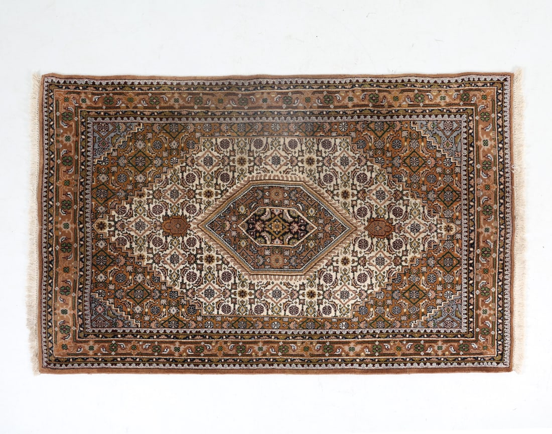 HAND MADE INDIAN WOOL RUG (1 of 12)