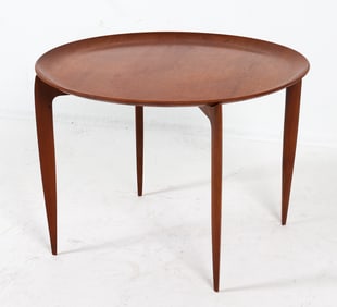 FRITZ HANSEN TEAK TRAY SIDE TABLE C. 1950S