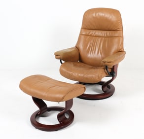 EKORNESS STRESSLESS LEATHER CHAIR W/ OTTOMAN