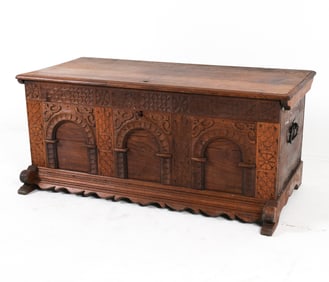 EUROPEAN OAK ARCHITECTURAL CARVED TRUNK C. 1800S