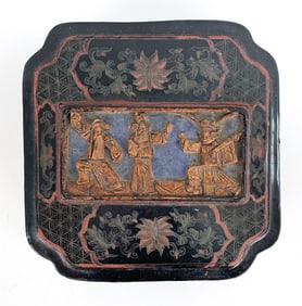 ANTIQUE CHINESE LACQUERED BOX